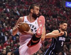 莱万多夫斯基意外战胜雄鹿，最后时刻胜出引爆全场！的简单介绍-九游会网址