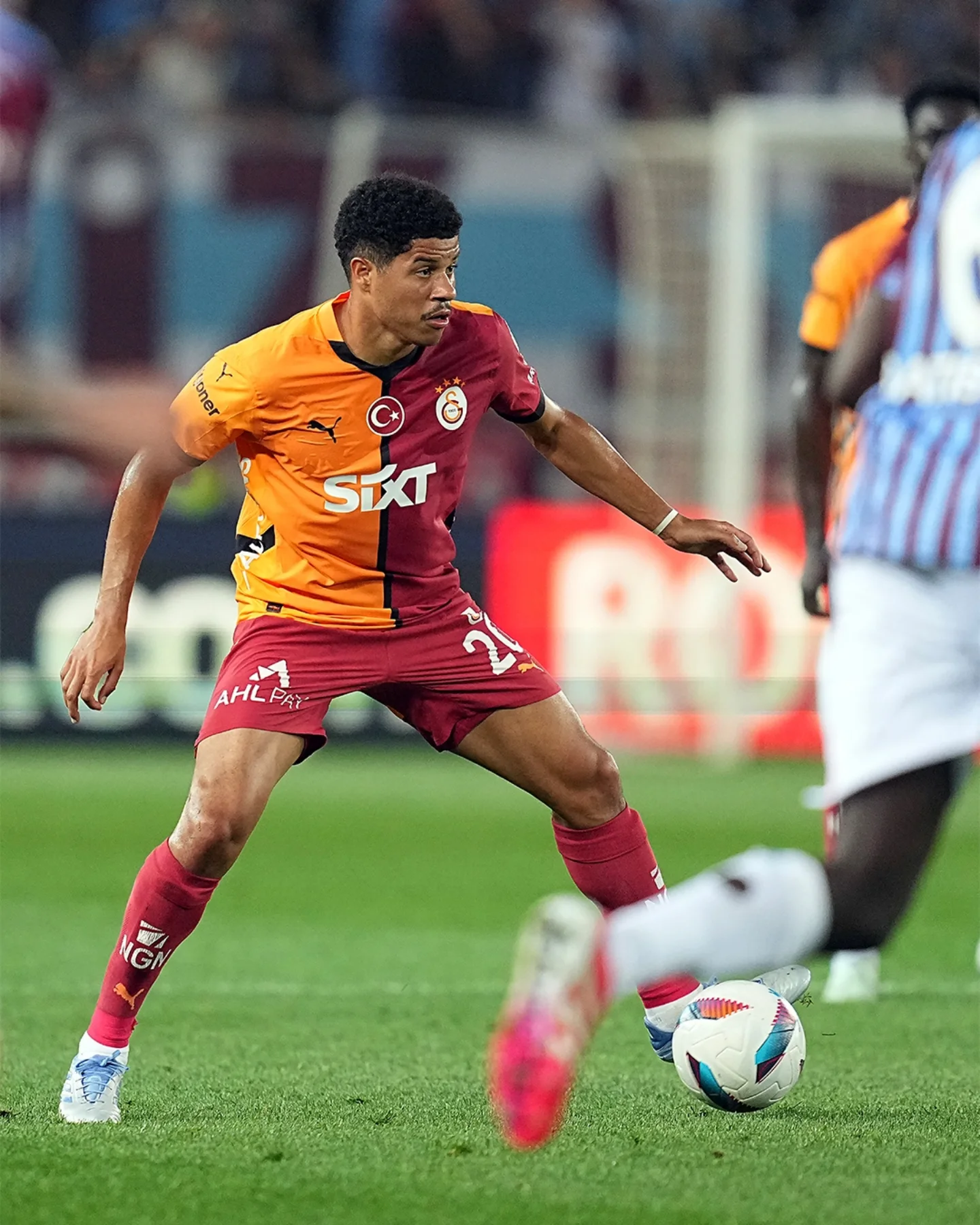 关于埃因霍温迎法甲关键赛，今夜队长鼓劲，媒体盛赞，年轻球员得到机会的信息